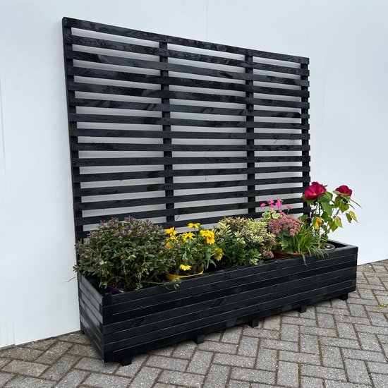 Zwarte plantenbak met klimrek, gevuld met gele en rode bloemen.