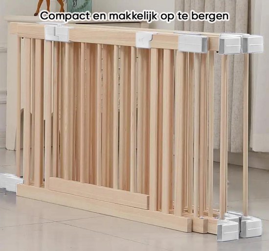Gevouwen houten babybox met kliksysteem, compact en makkelijk op te bergen.