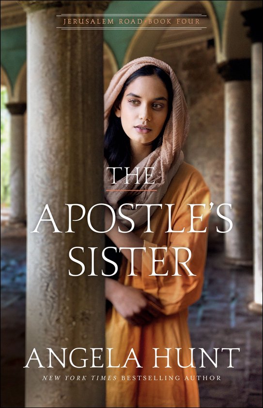 Een vrouw met een bruine hoofddoek en een oranje jurk, staand naast een stenen pilaar. De tekst luidt: 'JERUSALEM ROAD BOOK FOUR THE APOSTLE'S SISTER ANGELA HUNT'.