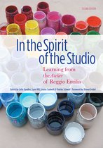 Boekcover met de titel "In the Spirit of the Studio" en op de achtergrond potjes met verf in diverse kleuren.