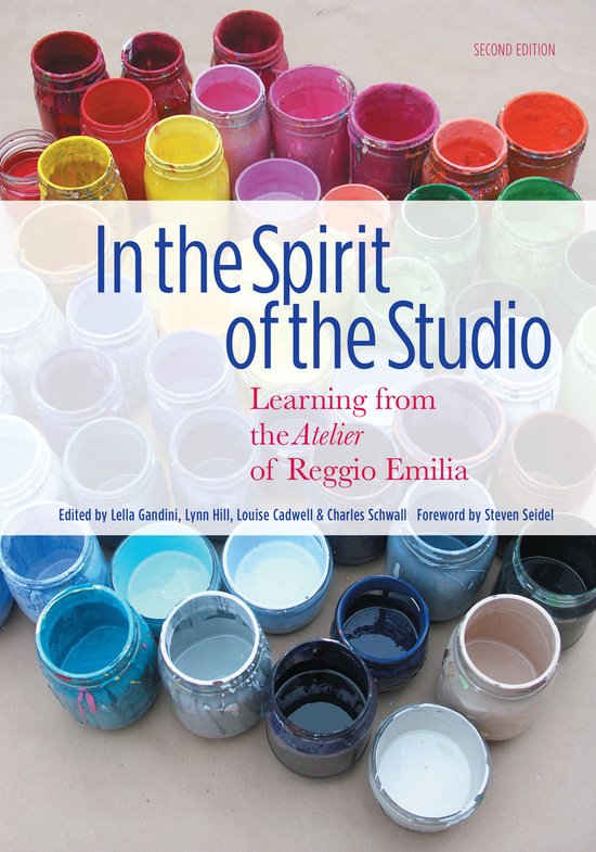 Boekcover met de titel "In the Spirit of the Studio" en op de achtergrond potjes met verf in diverse kleuren.