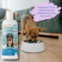 Een hond drinkt uit een waterbak naast een fles K9 Laboratories Easy Dental Wash voor honden. De tekst luidt 'Makkelijk toe te voegen aan het drinkwater'.