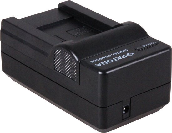 Zwarte Patona digitale acculader met 'CHARGE' indicator.