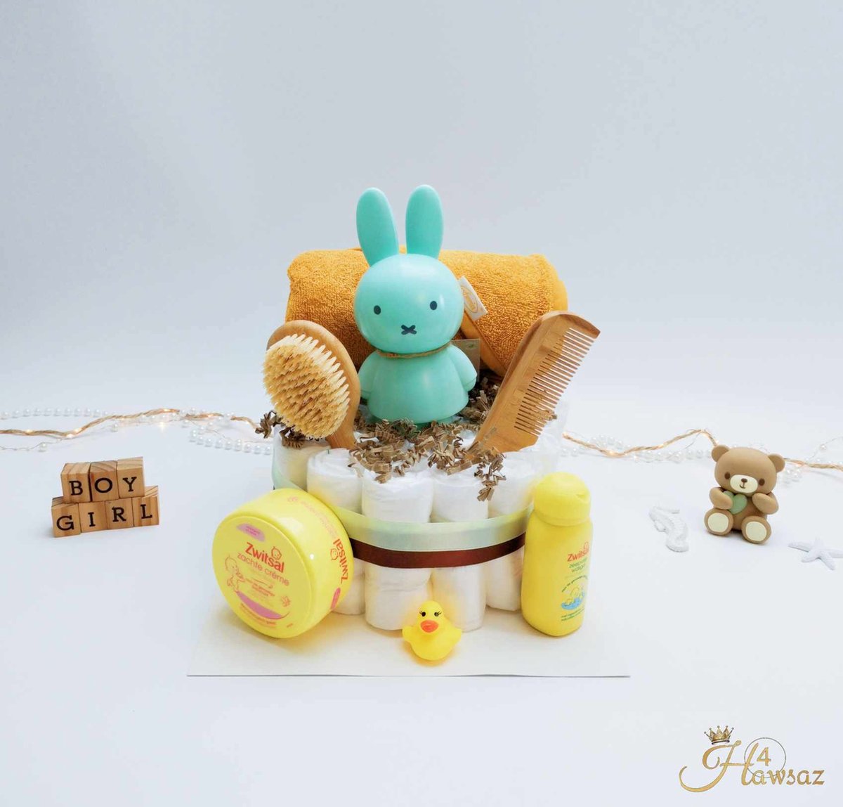 Goedkoopste Kraamcadeau Meisje - Jongen 32 stuks - Hawsaz.nl Cadeau - Genderneutraal kraamcadeau - Originele Babycadeau's - 25 luiers newborn - Luiertaart - Babycadeau - Babygeschenkset - Babyshower - Gepersonaliseerde cadeaus - Nijntje - Babyverzorging