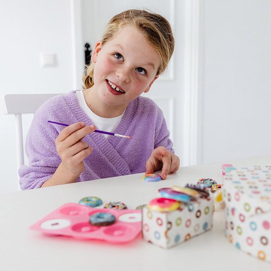 Totum Donut Factory knutsel koffertje - donuts gips gieten en schilderen - creatief speelgoed meisjes en jongens vanaf 5 jaar knutselen cadeautip
