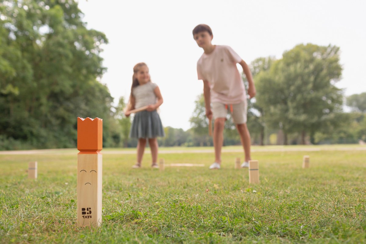 BS Toys Kubb Werpspel - Zweeds Spel - 2 tot 6 Spelers - Geschikt vanaf 8 jaar - Buitenspeelgoed van Vurenhout - Kubb spel original - Kubb familiespel - Kubb spel Volwassenen - Buiten speelgoed - Buitenspel - Buiten Spellen - Tuin Speelgoed — afbeelding 4