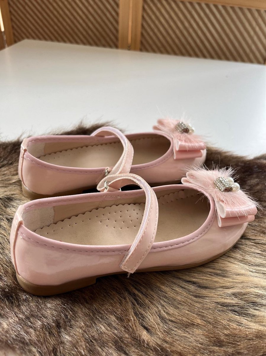 Meisjesschoenen-luxe feestschoenen-kinderschoenen- ballerina- schoenen met enkelband-klittenbandsluiting-orthopedi pluche-parels- strass steentjes-kleur poederroze-bruidsmeisjes-bruiloft-doopsel-feest-verjaardag-fotoshoot