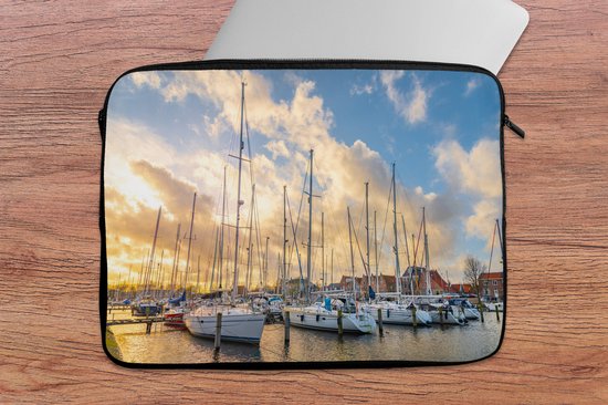 Laptophoes 14 inch - Zee - Zeilboot - Haven - Laptop sleeve - Binnenmaat 33x23 cm - Zwarte achterkant