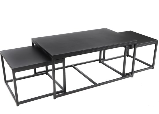 Ensemble de trois tables basses noires imbriquées. Deux petites tables carrées sous une plus grande table rectangulaire.