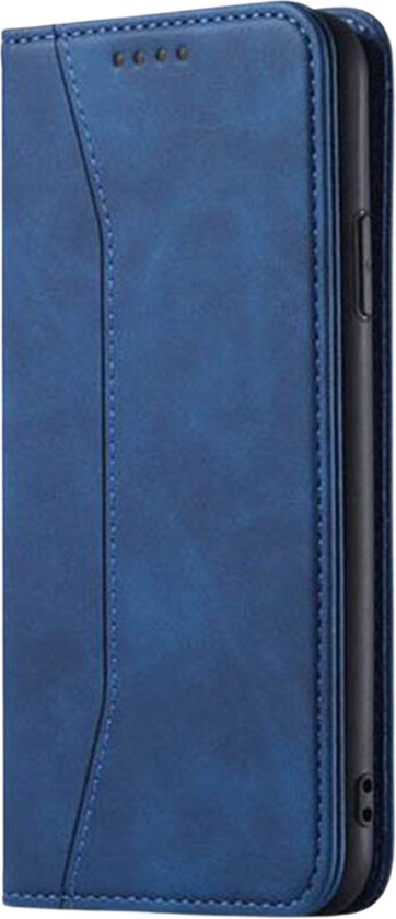 Étui portefeuille bleu en similicuir, fermé, sur fond blanc.