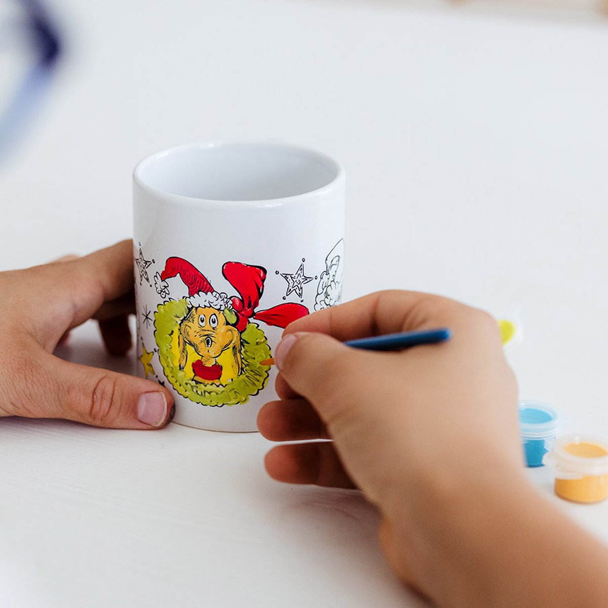 The Grinch Keramieken mok beschilderen - Met 5 kleuren verf en penseel - Speelgoed Kinderen - Knutselen - Voor meisjes en jongens - Vanaf 5 jaar - Totum — afbeelding 2