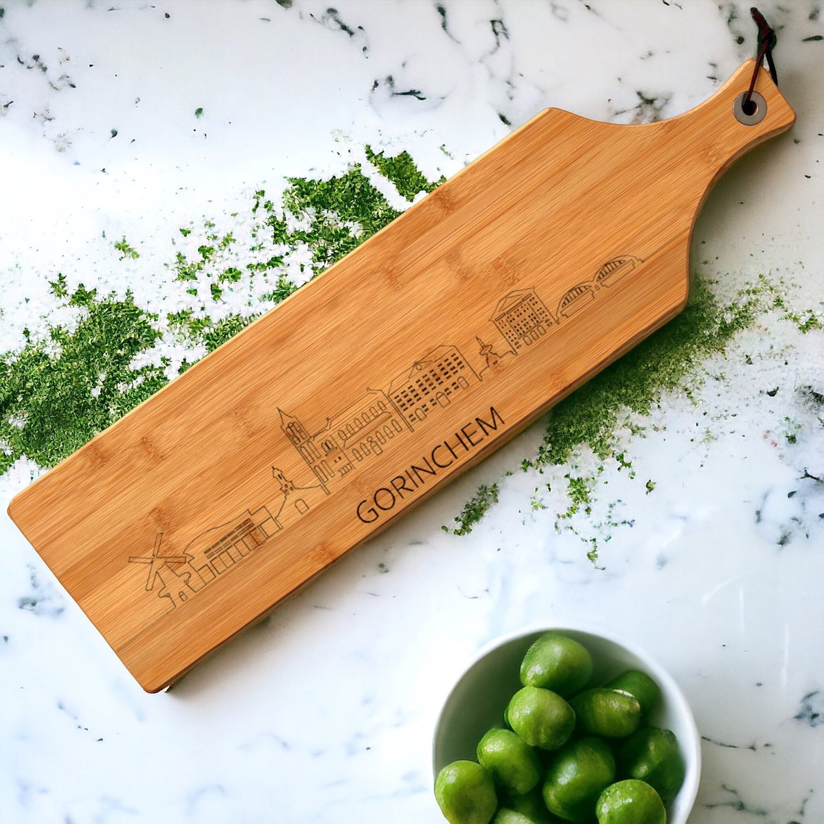 Out-Lines - Serveerplank met skyline van Gorinchem - Bamboe - 60x16cm - Borrelplank Gravering