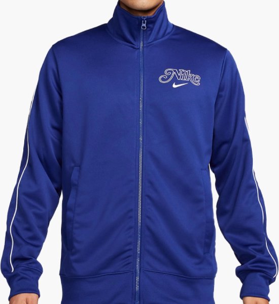 Blauw Nike jack met rits, witte biezen op de mouwen en een retro Nike logo op de borst.