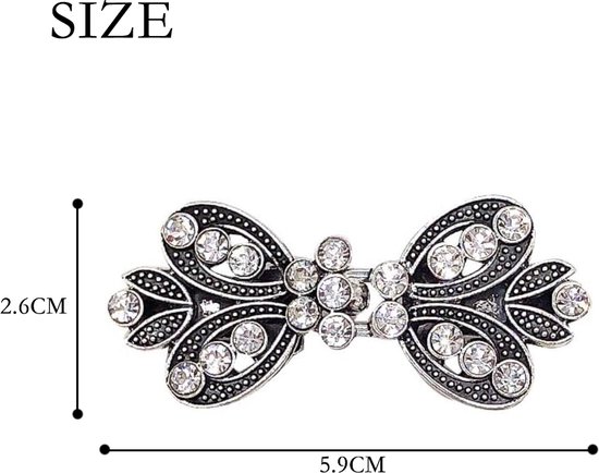Kledingclip in vlindervorm, bezet met strass, met afmetingen 5,9 x 2,6 cm.