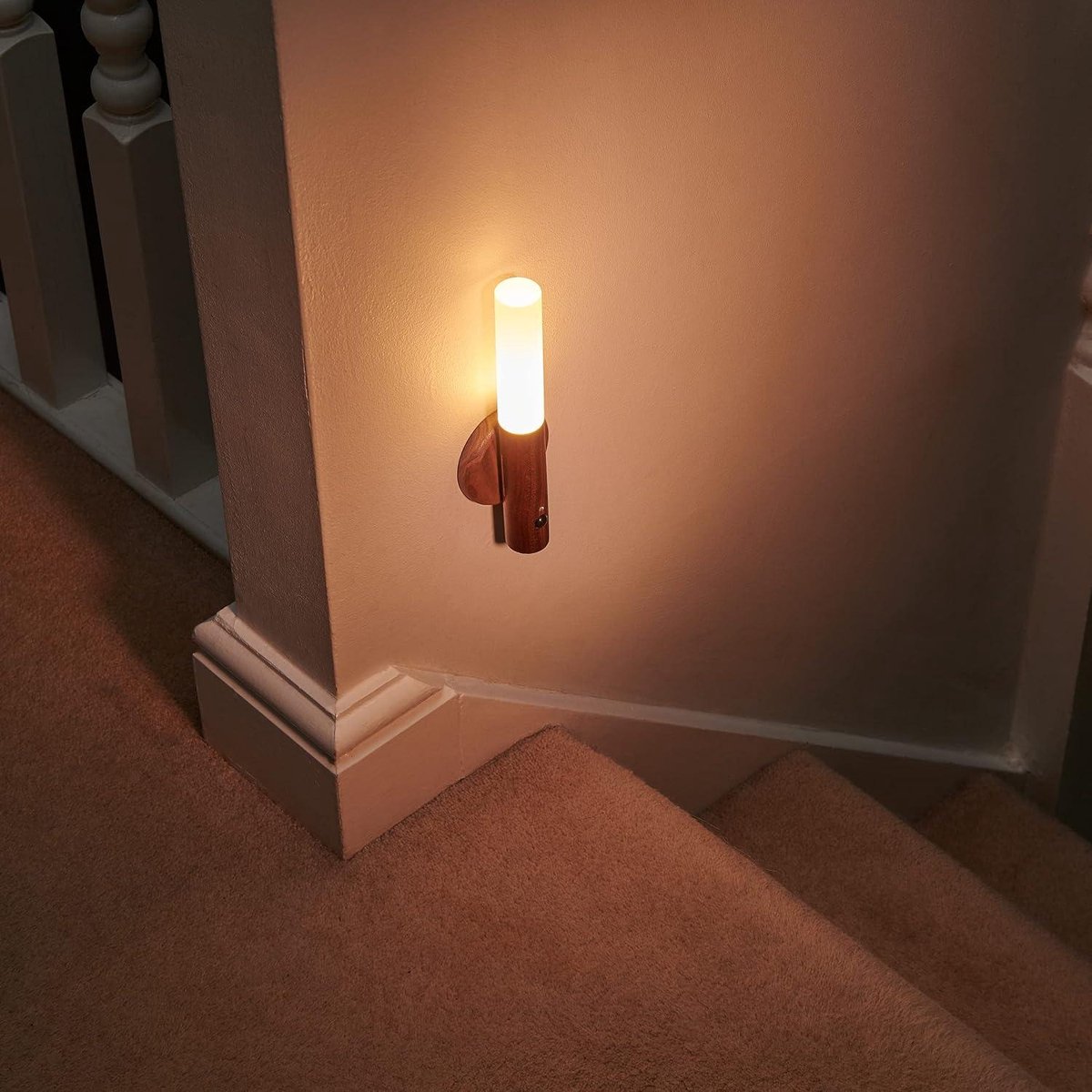 LED Sensor Wandlamp - Draagbaar - Oplaadbaar - Nachtlampje met Magnetische Basis - Indoor Gebruik - 1 Pack Walnoot Hout — cadeau in Wonen & Interieur - foto 2