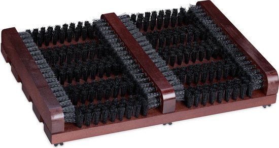 Donkerhouten schoenenborstel met zwarte borstelharen, rechthoekig ontwerp met twee secties.