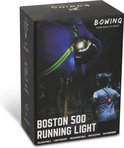 Emballage de la lumière de course Boston 500 avec image d'un homme courant dans la forêt avec un éclairage.