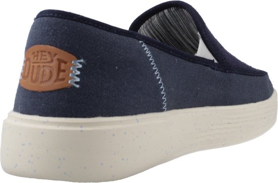 Mocassin HEYDUDE bleu marine avec semelle mouchetée et logo marron.