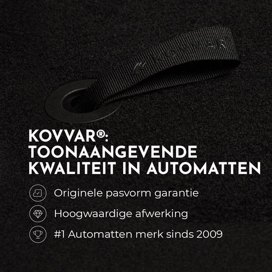 Gros plan d'un tapis de coffre noir avec le texte 'Kovvar : Qualité leader en tapis de voiture', 'Garantie d'ajustement d'origine', 'Finition de haute qualité' et 'N°1 Marque de tapis de voiture depuis 2009'.