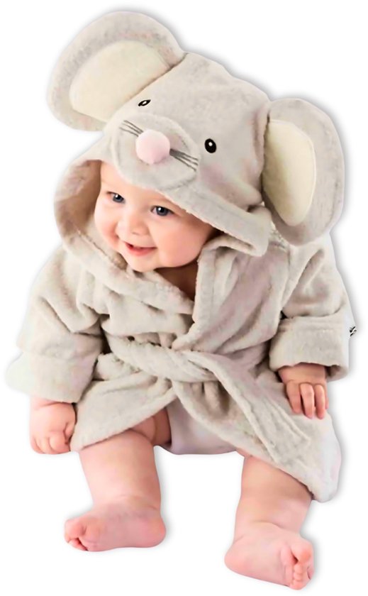 Grijze badjas met muizenkap, met grote oren en roze neusje, gedragen door een baby.