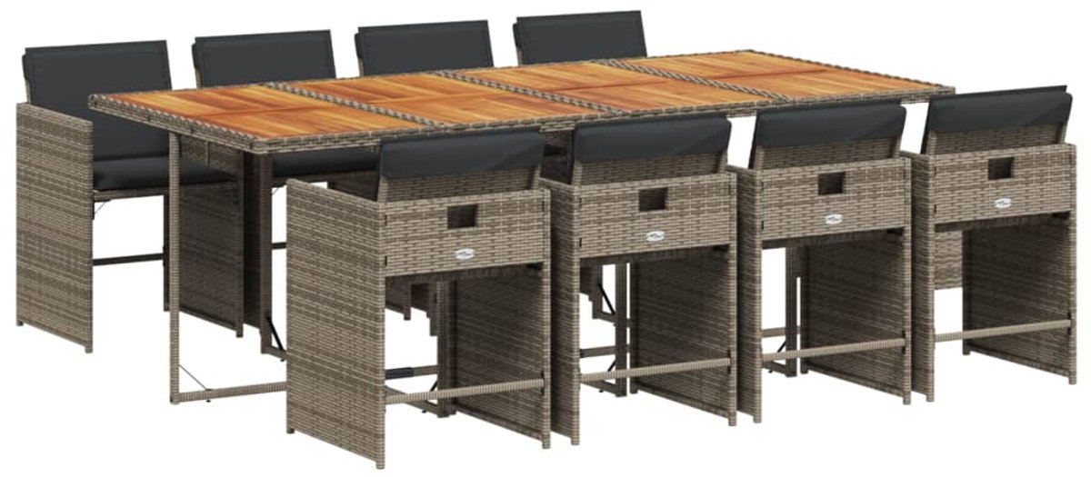 Grijze poly rattan tuinset met kussens - Buitenmeubilair in professionele setting.