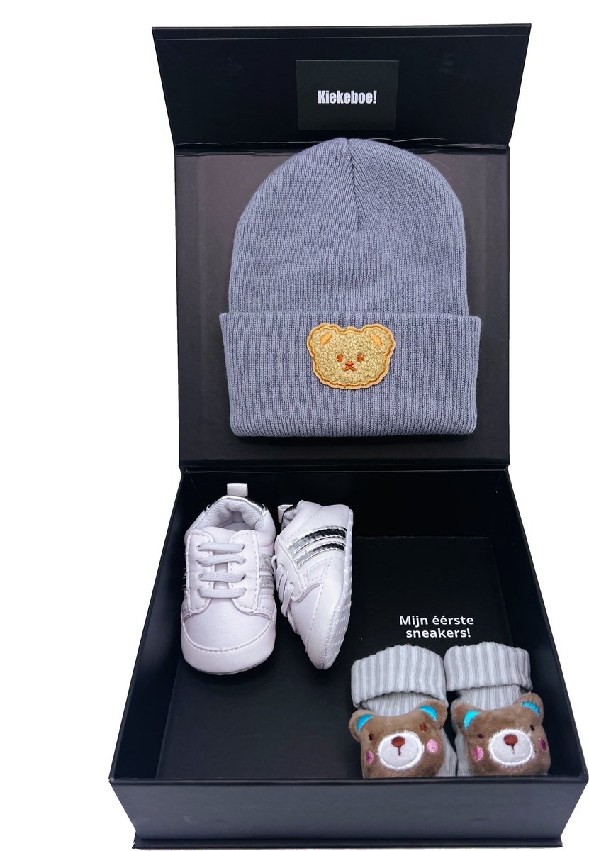 Kraamcadeau jongen in zwarte magneetdoos met babymuts, babyschoentjes, babysokjes - Kraamcadeau rechtstreeks versturen - grijze babymuts