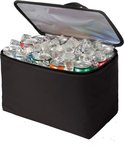 Zwarte koeltas, halfopen met veel blikjes en ijs.