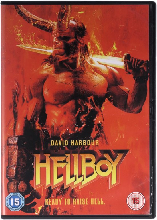 David Harbour als Hellboy, met rode huid, hoorns en een zwaard, met vlammen op de achtergrond.