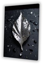Zilveren blad met waterdruppels - Blad canvaskunst - Kunstwerk natuur - Hyperrealisme - Wanddecoratie kinderkamer - Canvas keuken - canvas 30x45 cm