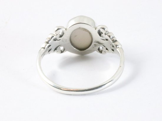 Bague en argent finement travaillée avec pierre de lune grise - taille 19,5