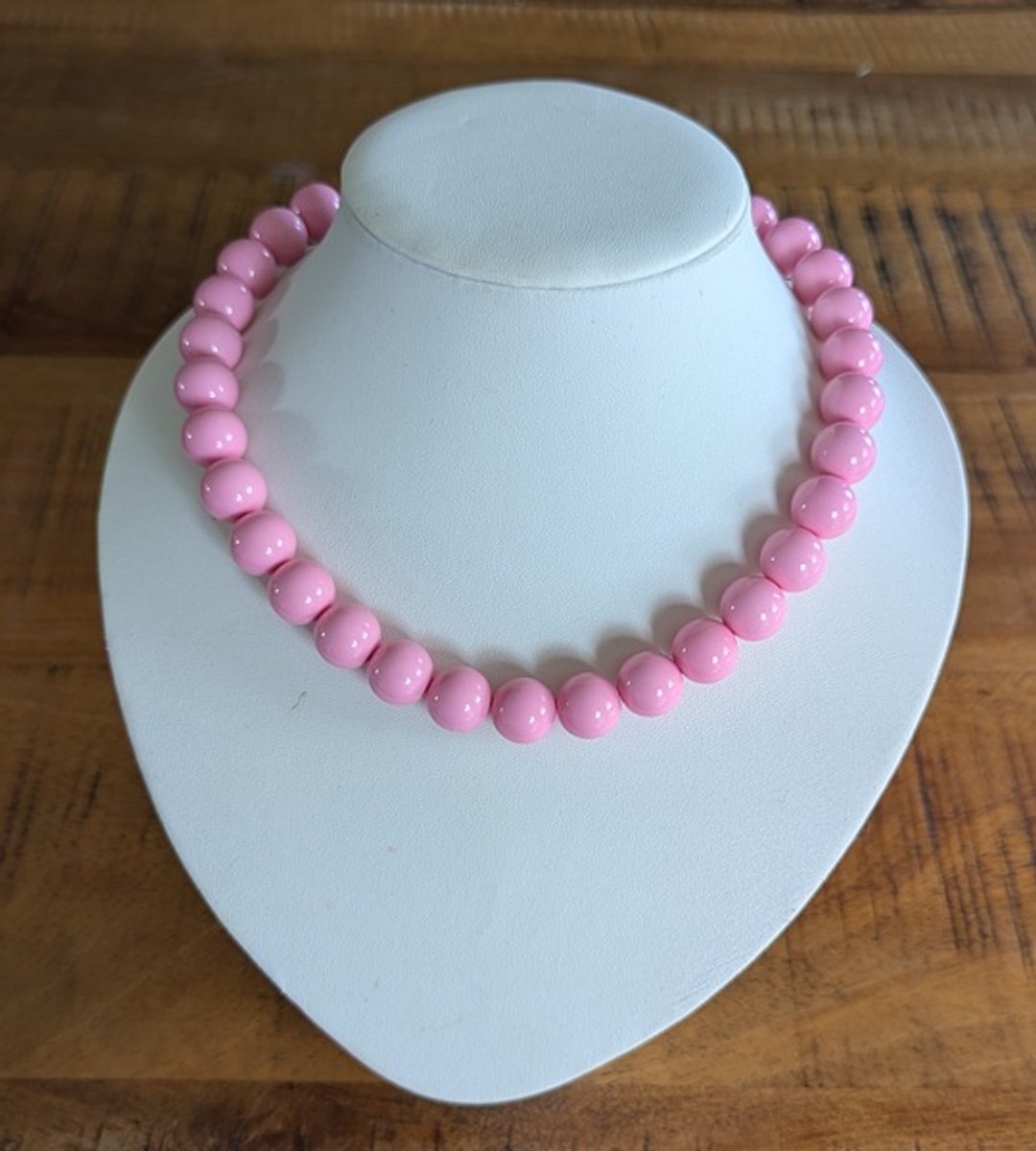 SWAN - halsketting - kralenketting - statement ketting - necklace - Pilion - grote kralen - acryl - 14mm - licht roze - big beads