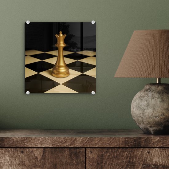 MuchoWow® Glasschilderij 20x20 cm - Schilderij acrylglas - Koningin - Schaakstuk - Geblokt - Goud - Foto op glas - Muurdecoratie woonkamer - Wanddecoratie slaapkamer - Schilderijen
