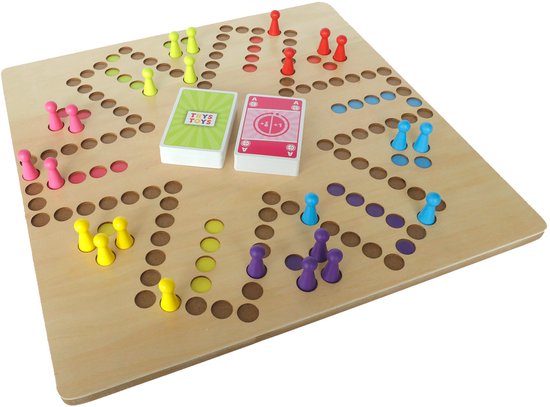 Houten bordspel met 4 pionnen banen in rood, blauw, geel en paars. Twee kaarten dekken in het midden.