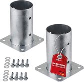 Twee vuurverzinkte grondankers voor ronde palen Ø 80 mm met schroeven en ringen. Eén met een rood "Designed in Germany" label.
