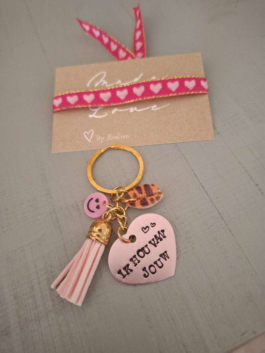 By_Evelien Sleutelhanger - Ik hou van jouw - Love - Valentijn - Vriendin - Beige - Tassen hanger - Handmade - Goud - Schelp - Uniek - Cadeau - Musthave - Feestdagen - Ibiza - Moeder - Dochter - Bff