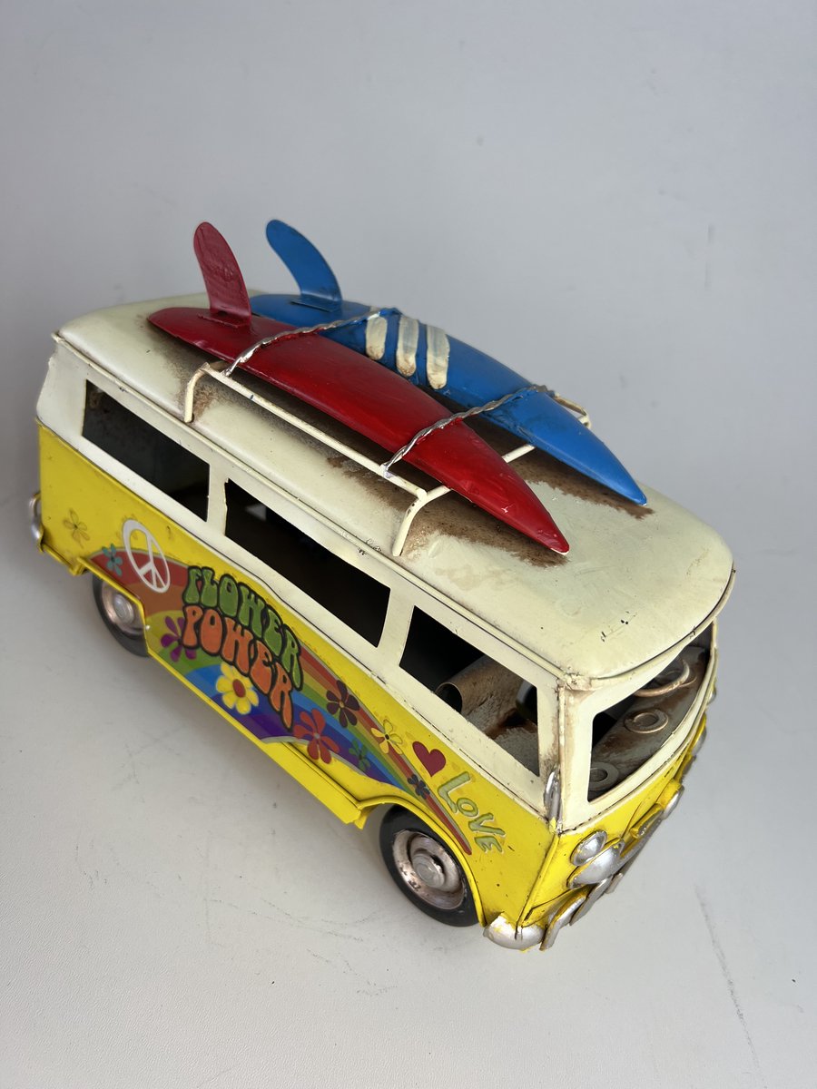 Gele flower power retro bus met bloemen metaal