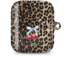 xoxo Wildhearts hoesje geschikt voor AirPods 1 & 2 - Berry Wild - Ook als telefoonhoesje verkrijgbaar - schokbestendige case - koptelefoonhoes - Beschermhoes met met tijgerprint / luipaardprint - kers print - dierenprint hoesje - kersen panterprint