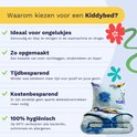 Lichtblauwe dekbedset met voetbalprint, ideaal voor kinderen. "Ideaal voor ongelukjes", "Zo opgemaakt", "Tijdbesparend", "Kostenbesparend", "100% hygiënisch".