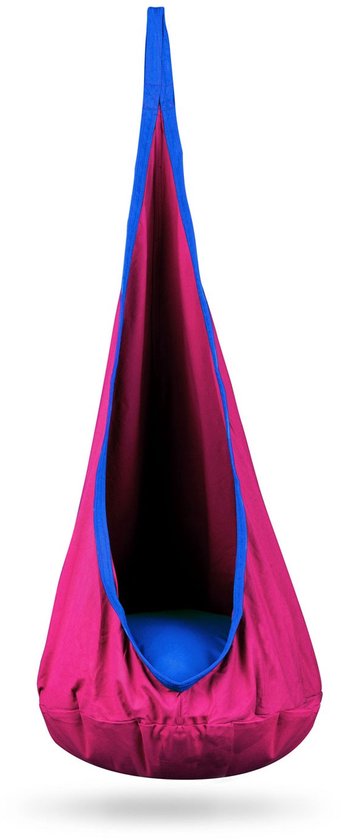 Roze hangfauteuil met blauwe rand en blauw kussen.