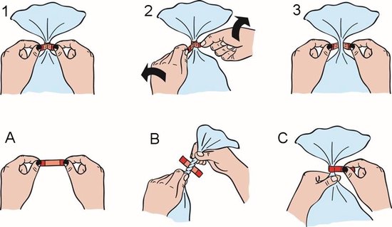 Instructies voor het sluiten van een zak met een sluitclip.