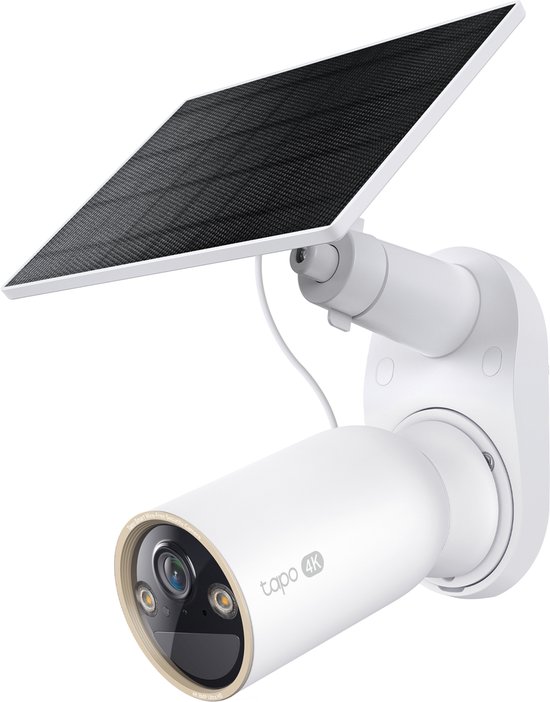 Witte Tapo 4K beveiligingscamera met zonnepaneel, frontaal en zijaanzicht.