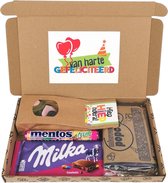 Verjaardag brievenbus cadeau - van harte gefeliciteerd - Milka Chocolade - Popcorn - Mentos - Snoepmix - Cadeau