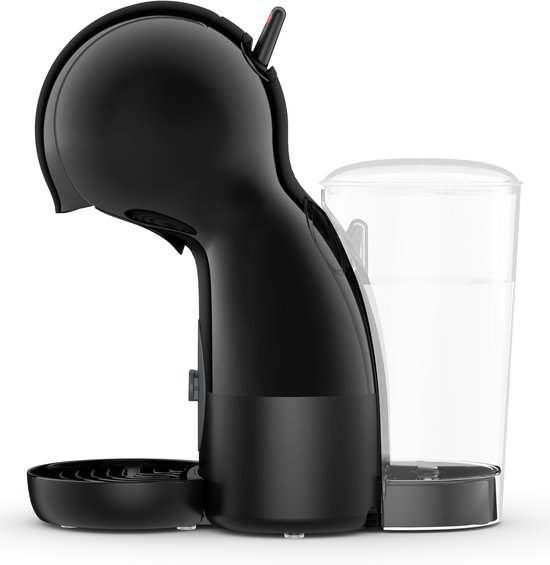 Zijaanzicht van een zwarte Krups Dolce Gusto Piccolo XS koffiemachine met een waterreservoir.