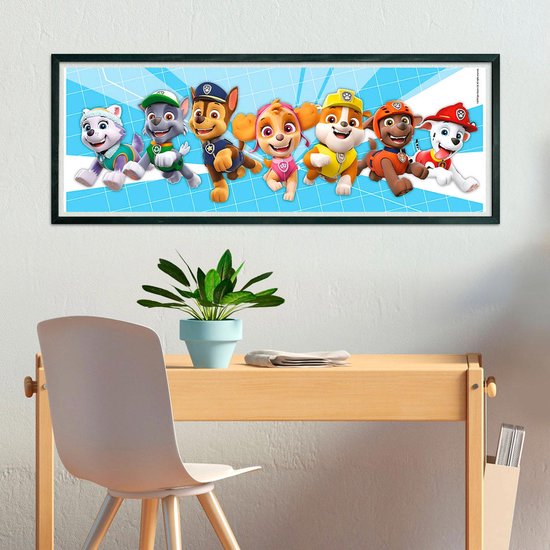 Une affiche encadrée avec les chiots de la Pat' Patrouille Chase, Marshall, Skye, Rubble, Zuma, Rocky et Everest.
