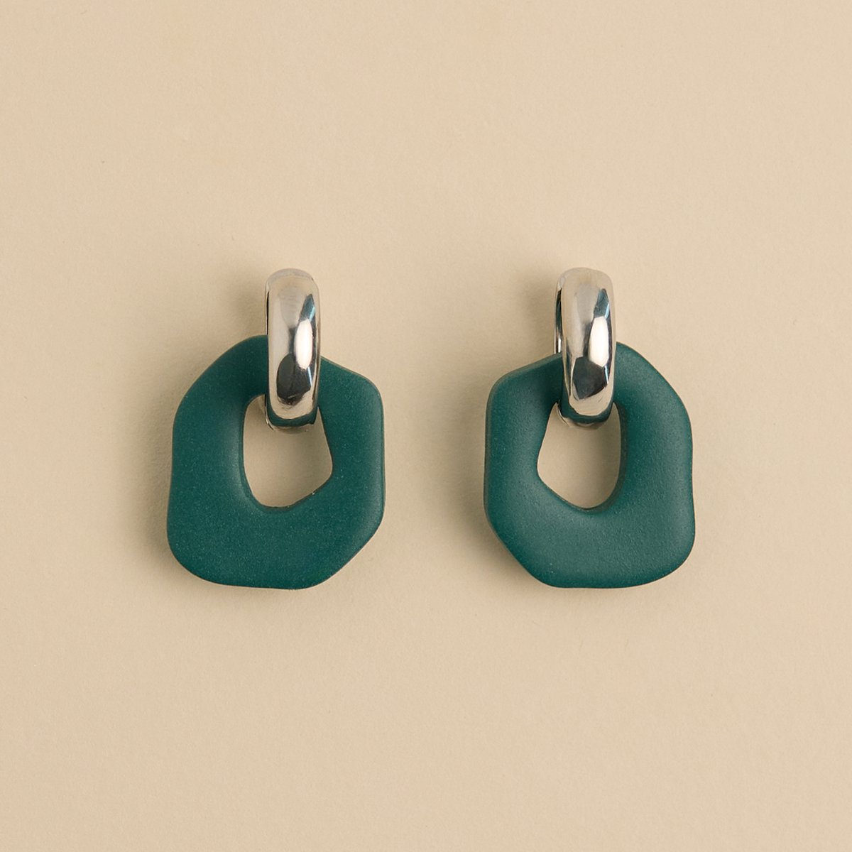 Daria Hoepel oorbellen -Donkergroen Hangers -4,5 x 1,5 cm -Stainless Steel -Waterproof earrings -Nikkel vrij -LYHO sieraden -Donkergroen -Zilver -Kerst cadeau -Sinterklaas cadeau -Valentin -Moederdag -Handgemaakte oorbellen van klei