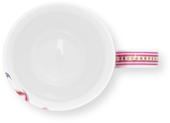 Bovenaanzicht van een witte mok met fuchsia handvat met roze en gouden stippen.