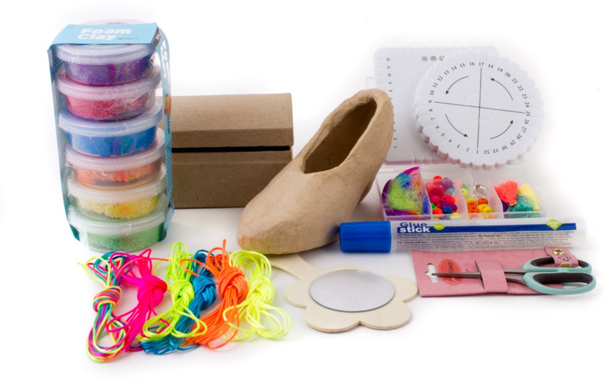 Foam Clay® satijnkoord Creatief pakket / hakkenschoen pump juwelenkistje origineel cadeau kumihimo armbandjes knopen veertjes meisje sierradenkistje knutselmaterialen