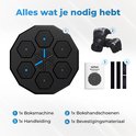 Een zwart trainingsapparaat met hexagonaal design, bokshandschoenen, handleiding en bevestigingsmateriaal.