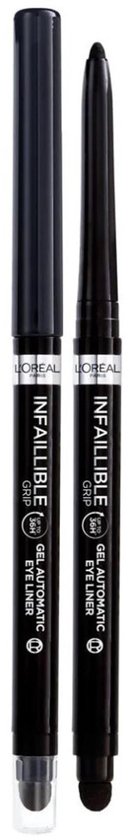 Twee zwarte L'Oréal Infaillible eyeliners, staand naast elkaar.