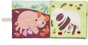 Openklapbaar babyboek met een varken en biggetjes op de ene pagina en een schaap met lam op de andere.